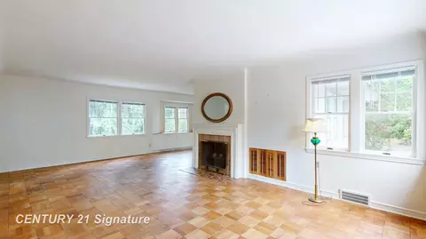 Living - 1702 Overhill, Flint, MI 48503 photo 2 of 6