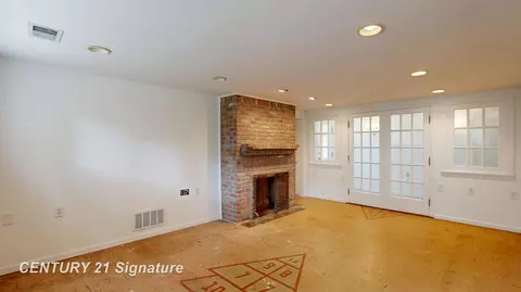 Living - 1702 Overhill, Flint, MI 48503 photo 5 of 6