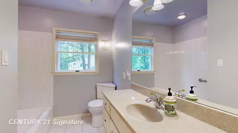 Bath - 1702 Overhill, Flint, MI 48503 photo 1 of 4
