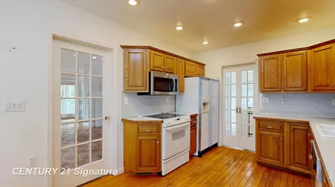 Kitchen - 1702 Overhill, Flint, MI 48503 photo 2 of 2