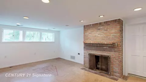 Living - 1702 Overhill, Flint, MI 48503 photo 6 of 6