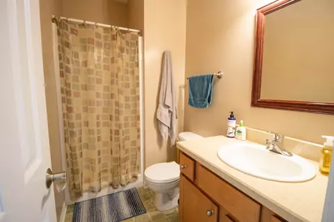 Bath - 2539 Rushbrook, Flushing, MI 48433 photo 6 of 7