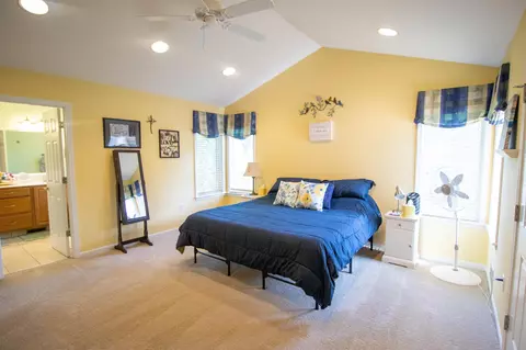 Bedroom - 2539 Rushbrook, Flushing, MI 48433 photo 2 of 7