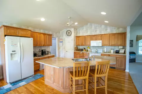 Kitchen - 2539 Rushbrook, Flushing, MI 48433 photo 3 of 8