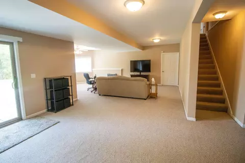 Living - 2539 Rushbrook, Flushing, MI 48433 photo 4 of 8