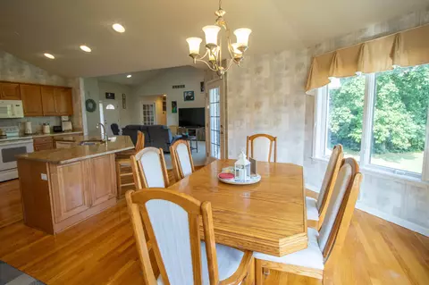 Dining - 2539 Rushbrook, Flushing, MI 48433 photo 2 of 2