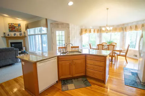 Kitchen - 2539 Rushbrook, Flushing, MI 48433 photo 6 of 8