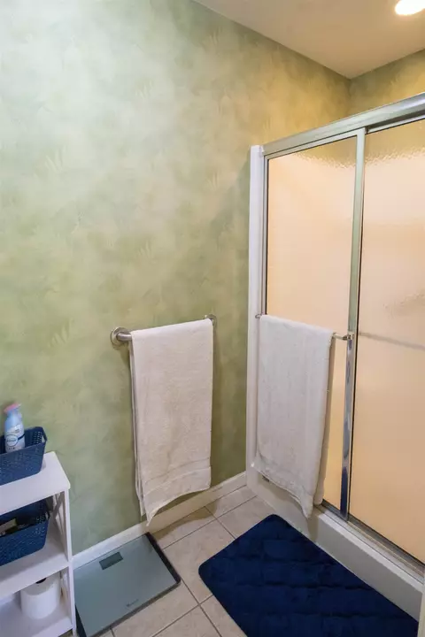 Bath - 2539 Rushbrook, Flushing, MI 48433 photo 3 of 7