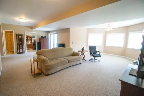 Living - 2539 Rushbrook, Flushing, MI 48433 photo 5 of 8