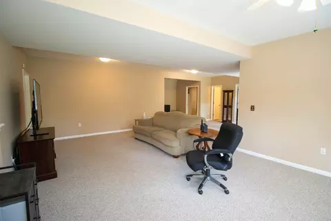 Living - 2539 Rushbrook, Flushing, MI 48433 photo 6 of 8