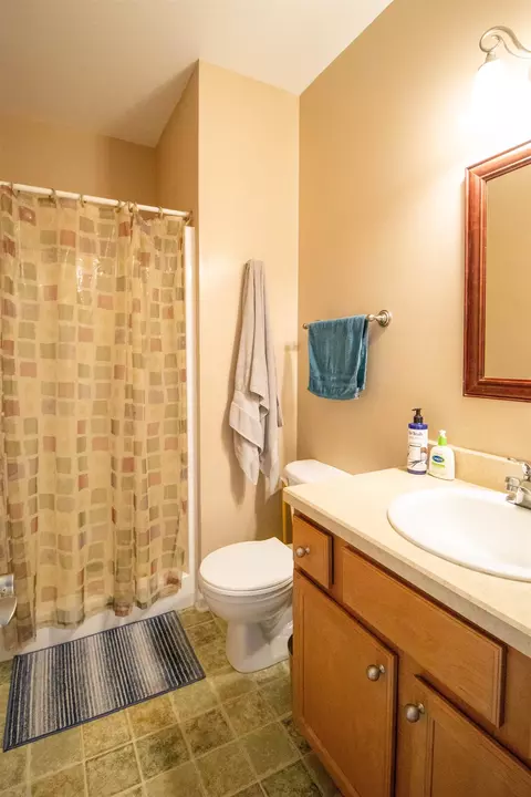 Bath - 2539 Rushbrook, Flushing, MI 48433 photo 7 of 7