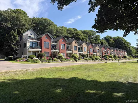 219 N Lakeshore #5, Marquette, MI 49855