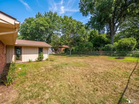 Exterior - 7524 Tarra, Temperance, MI 48182 photo 7 of 10