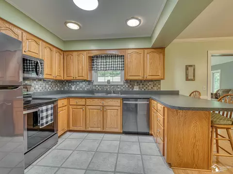 Kitchen - 7524 Tarra, Temperance, MI 48182 photo 3 of 3
