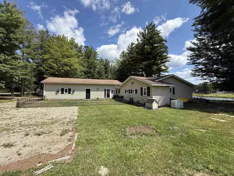 Exterior - 3422 E Pinecrest, Gladwin, MI 48624 photo 7 of 12