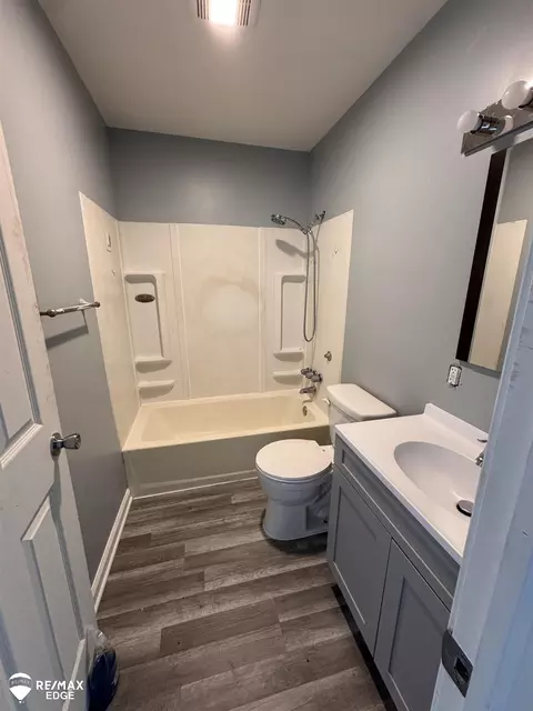 Bath - 1241 Knickerbocker, Flint, MI 48505 photo 1 of 1