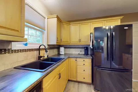 Kitchen - 1550 Cypress, Ishpeming, MI 49849 photo 5 of 6