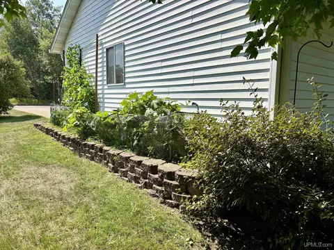 Exterior - 1550 Cypress, Ishpeming, MI 49849 photo 14 of 15