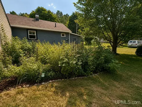 Exterior - 828 Michigan St, Ishpeming, MI 49849 photo 8 of 15