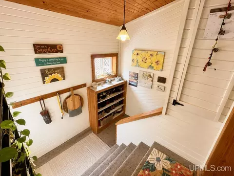 Entry Way - 828 Michigan St, Ishpeming, MI 49849 photo 1 of 4