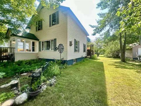 Exterior - 828 Michigan St, Ishpeming, MI 49849 photo 2 of 15