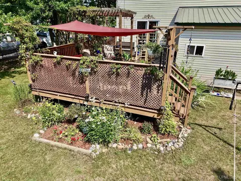 Exterior - 828 Michigan St, Ishpeming, MI 49849 photo 9 of 15