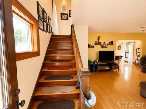 Entry Way - 828 Michigan St, Ishpeming, MI 49849 photo 3 of 4