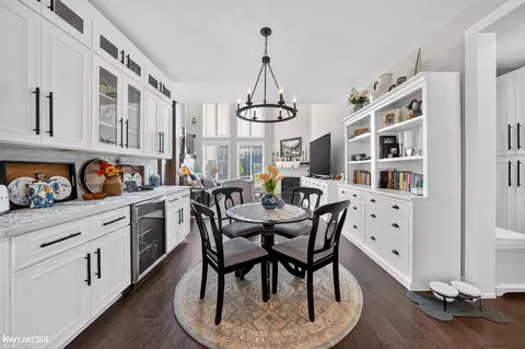 Dining - 19376 Ryan, Macomb, MI 48042 photo 4 of 6