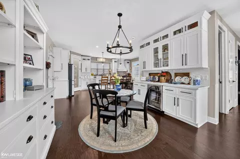 Dining - 19376 Ryan, Macomb, MI 48042 photo 5 of 6