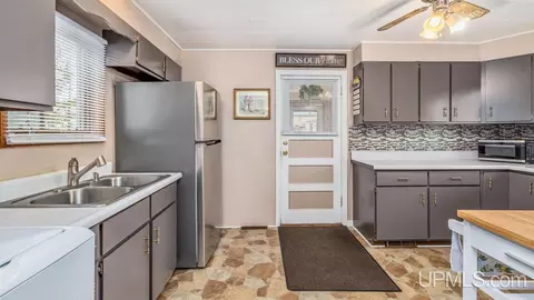 Kitchen - 607 Tobin, Channing, MI 49815 photo 3 of 3