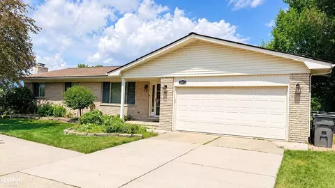 19311 Cheyenne, Clinton Township, MI 48036