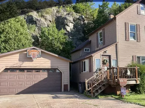 137 Cliff, Ishpeming, MI 49849 photo 2