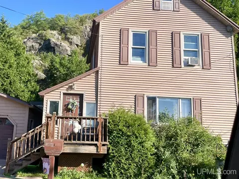 137 Cliff, Ishpeming, MI 49849 photo 3