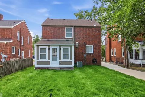 Exterior - 1342 Hollywood, Grosse Pointe Woods, MI 48236 photo 4 of 5