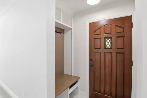Entry Way - 1342 Hollywood, Grosse Pointe Woods, MI 48236 photo 4 of 4
