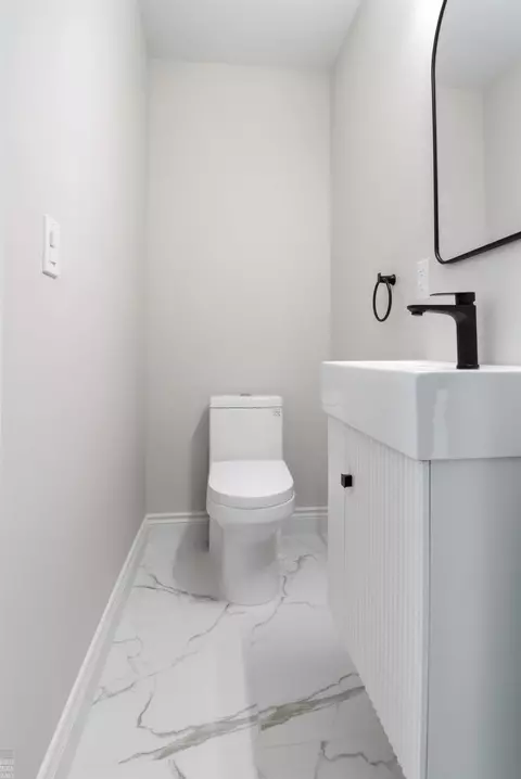 Bath - 1342 Hollywood, Grosse Pointe Woods, MI 48236 photo 1 of 6