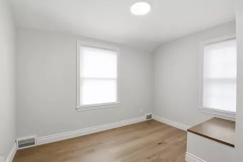 Bedroom - 1342 Hollywood, Grosse Pointe Woods, MI 48236 photo 2 of 6