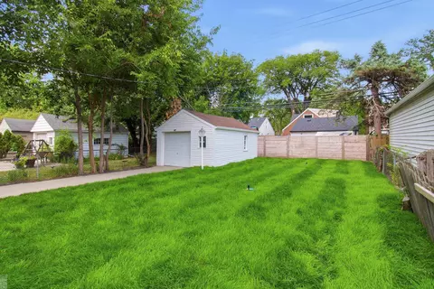 Exterior - 1342 Hollywood, Grosse Pointe Woods, MI 48236 photo 2 of 5