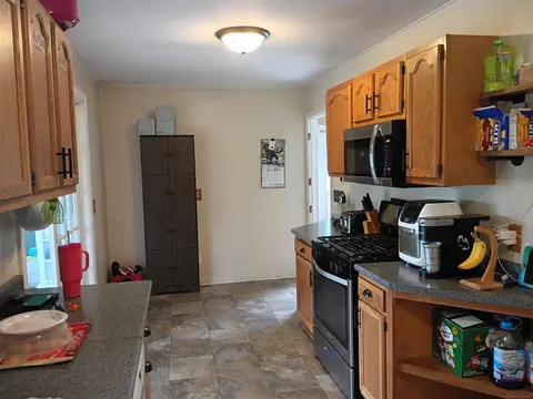 Kitchen - 16463 Geddes, Hemlock, MI 48626 photo 2 of 2