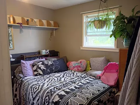 Bedroom - 16463 Geddes, Hemlock, MI 48626 photo 2 of 5