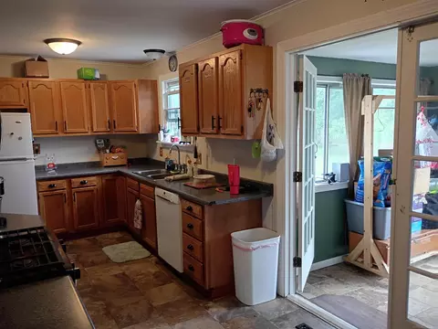 Kitchen - 16463 Geddes, Hemlock, MI 48626 photo 1 of 2
