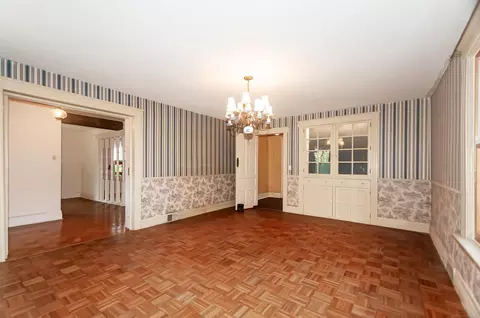 Dining - 194 Moross, Grosse Pointe Farms, MI 48236 photo 4 of 4