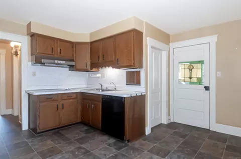 Kitchen - 194 Moross, Grosse Pointe Farms, MI 48236 photo 2 of 4
