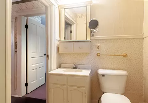 Bath - 194 Moross, Grosse Pointe Farms, MI 48236 photo 5 of 5