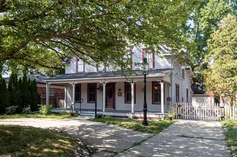Exterior - 194 Moross, Grosse Pointe Farms, MI 48236 photo 2 of 11