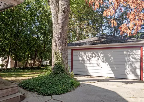 Exterior - 194 Moross, Grosse Pointe Farms, MI 48236 photo 8 of 11