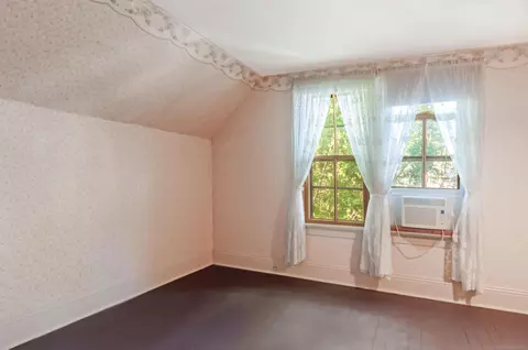 Bedroom - 194 Moross, Grosse Pointe Farms, MI 48236 photo 9 of 10
