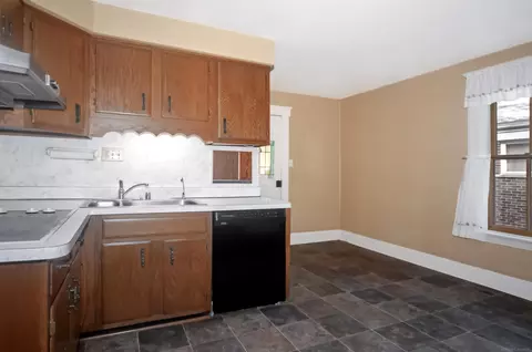 Kitchen - 194 Moross, Grosse Pointe Farms, MI 48236 photo 1 of 4