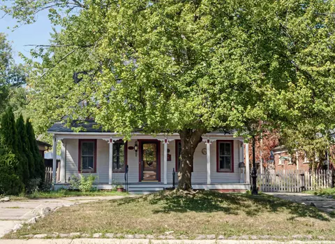 Exterior - 194 Moross, Grosse Pointe Farms, MI 48236 photo 2 of 12