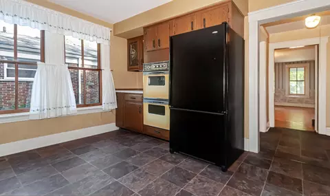 Kitchen - 194 Moross, Grosse Pointe Farms, MI 48236 photo 4 of 4